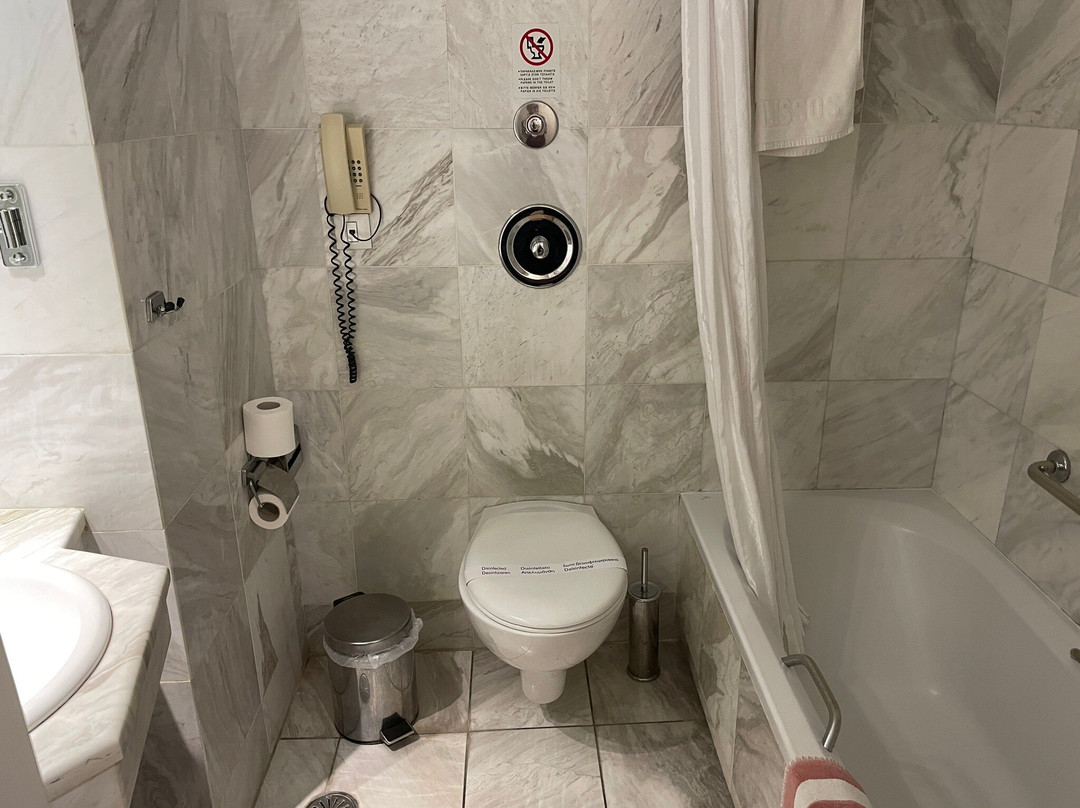 伊利索斯酒店主图