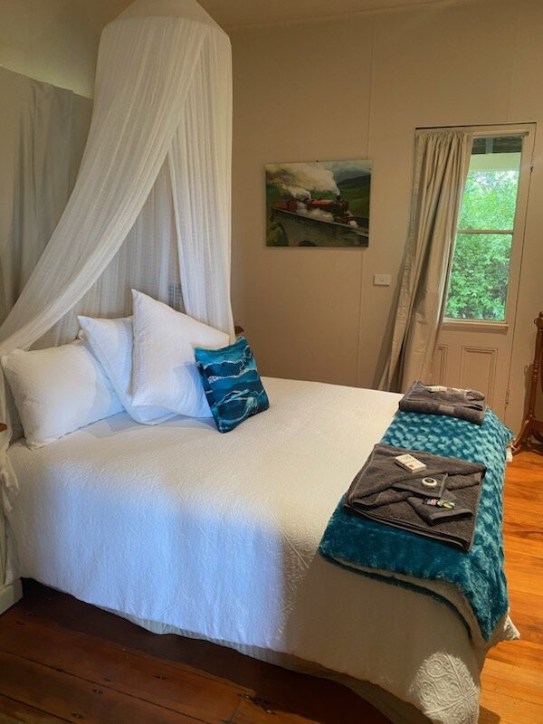 Carriageway Retreat主图