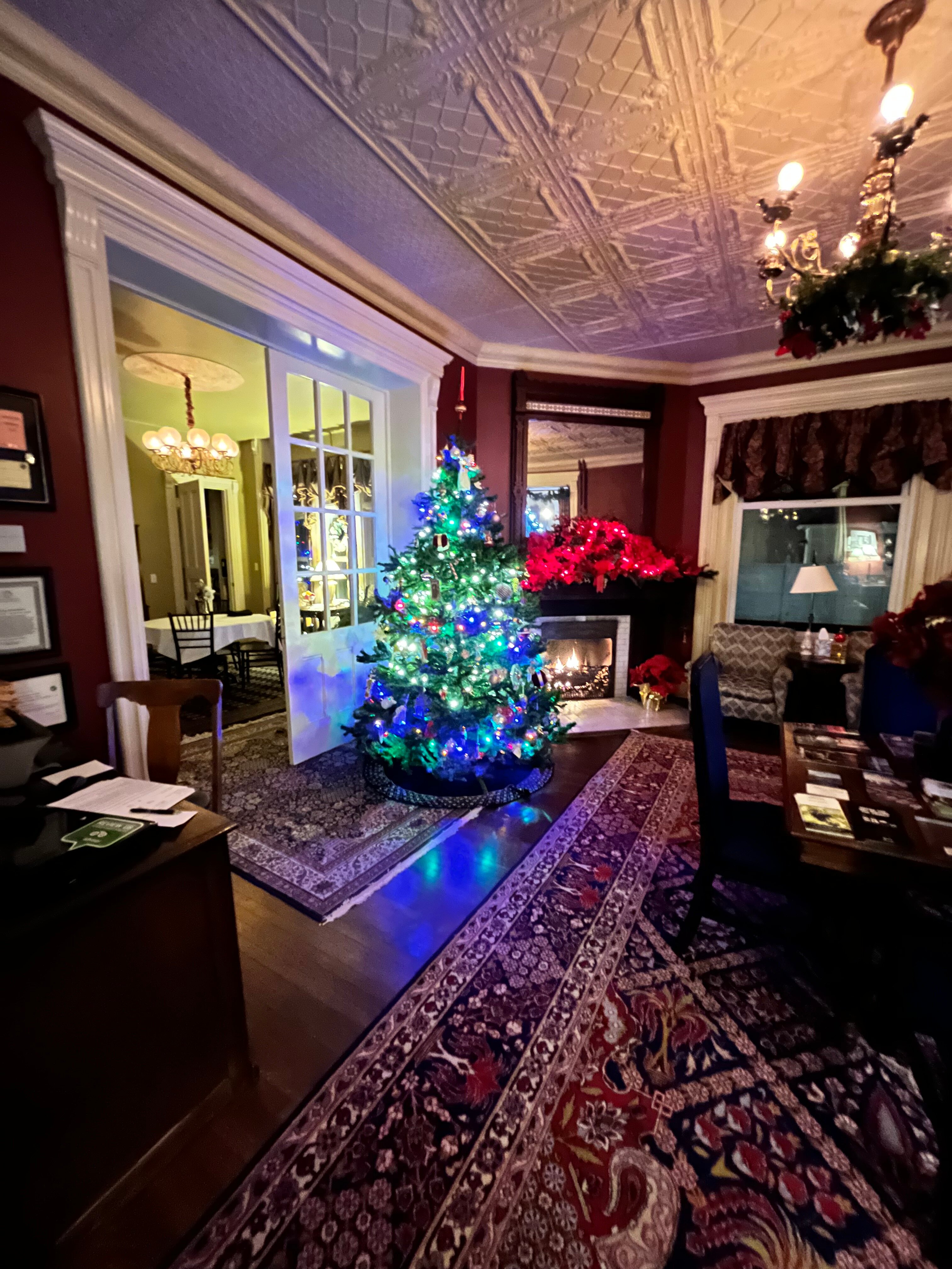 Edwards Waterhouse Inn-官方