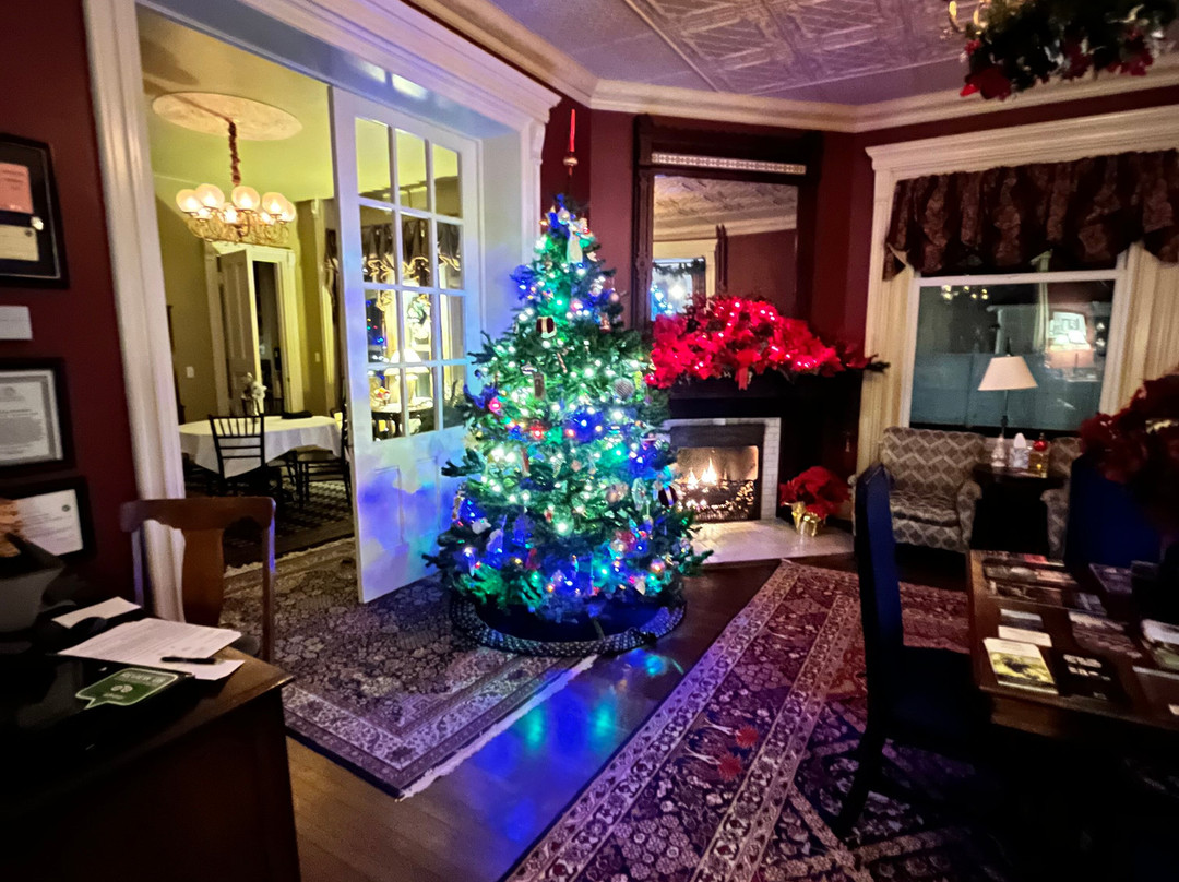 Edwards Waterhouse Inn主图