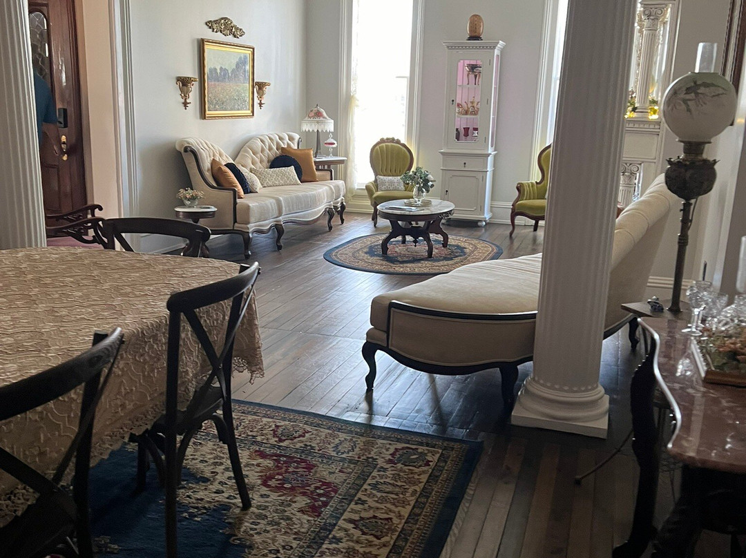 Belle Louise Historic Bed & Breakfast主图