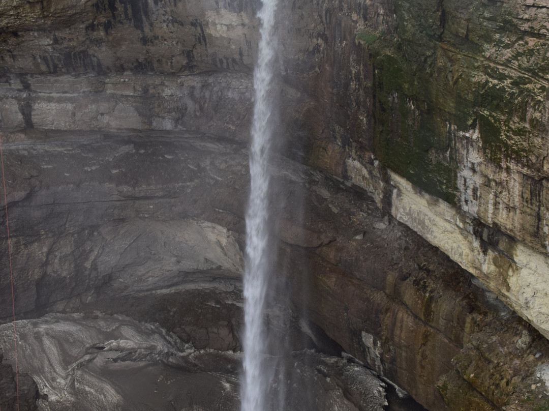 Tobot Waterfall景点图片