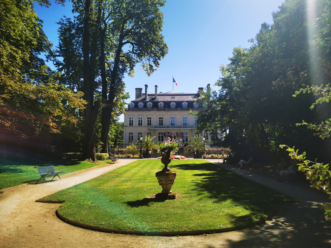 Parc de l'Hotel de Ville-埃佩尔内必去景点