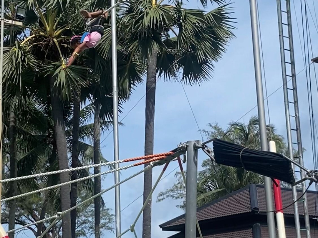 普吉岛地中海度假酒店主图