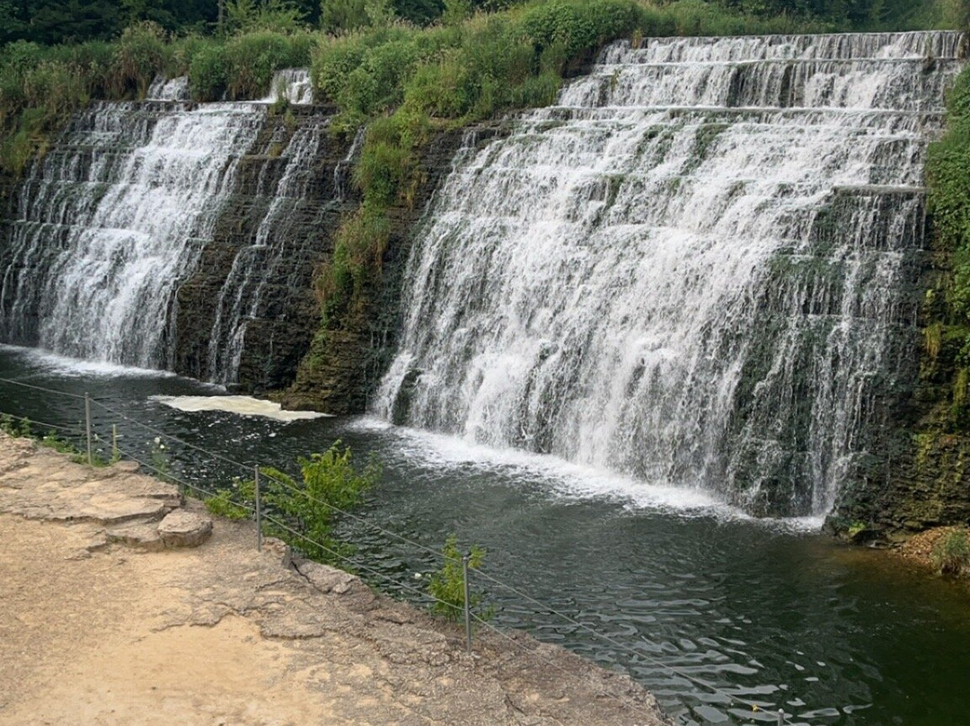 Thunder Bay Falls-加利纳必去景点