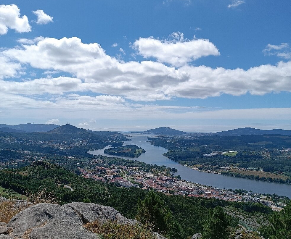 Miradouro e Baloiço Do Cervo景点图片