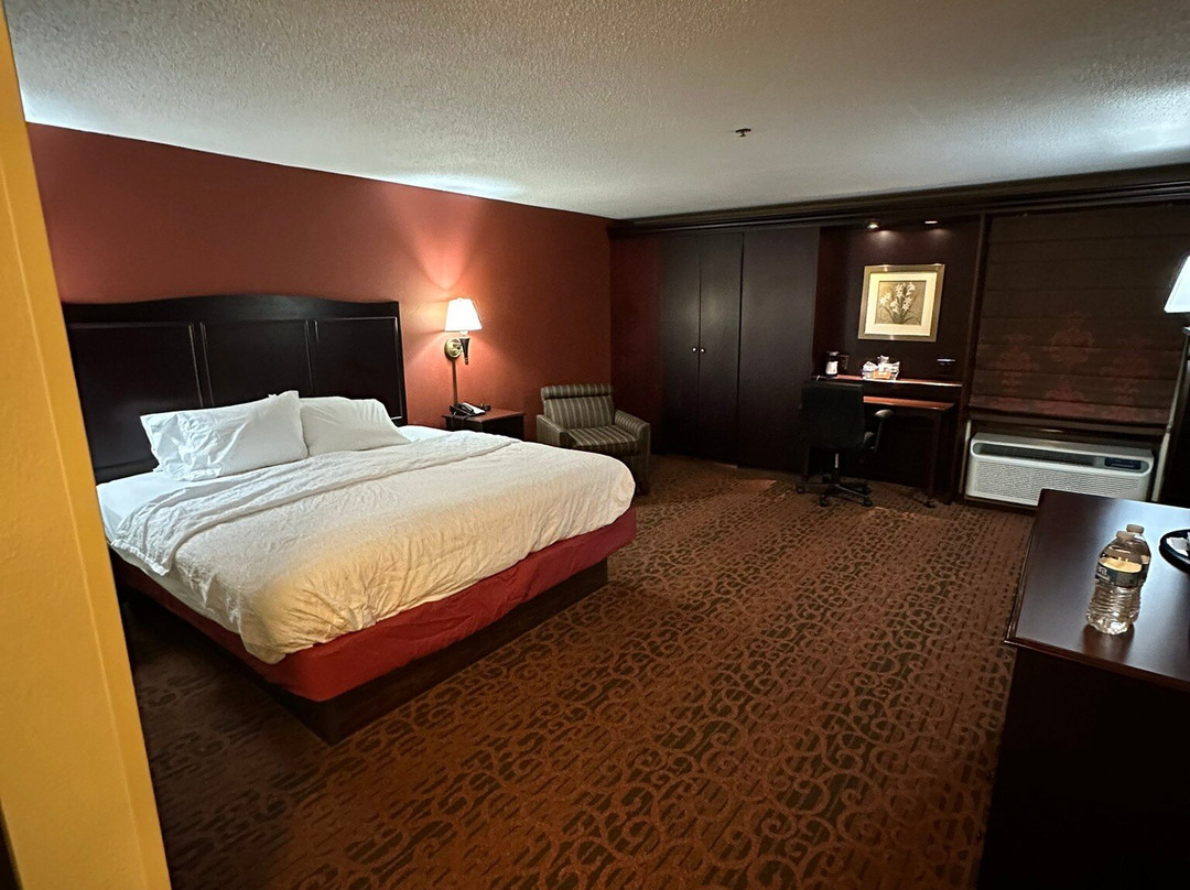 阿什兰德希尔顿恒庭酒店主图