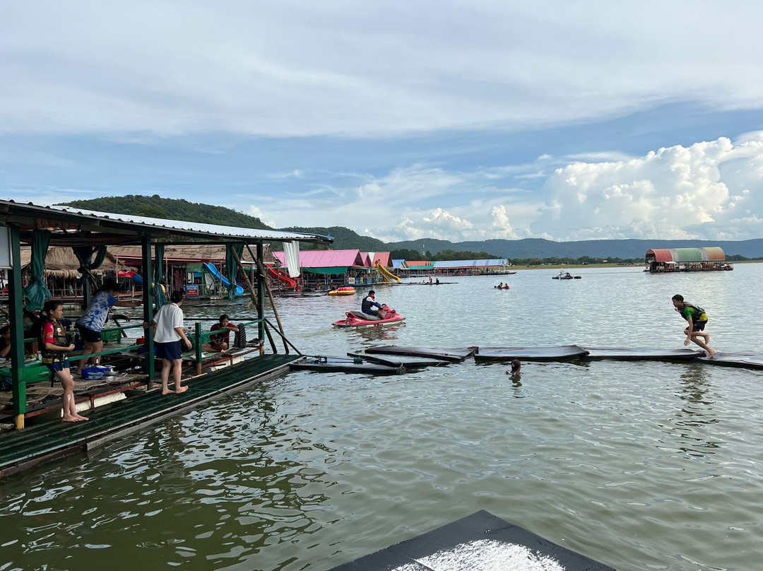 Bang Saen 2 and Hat Chom Thong景点图片