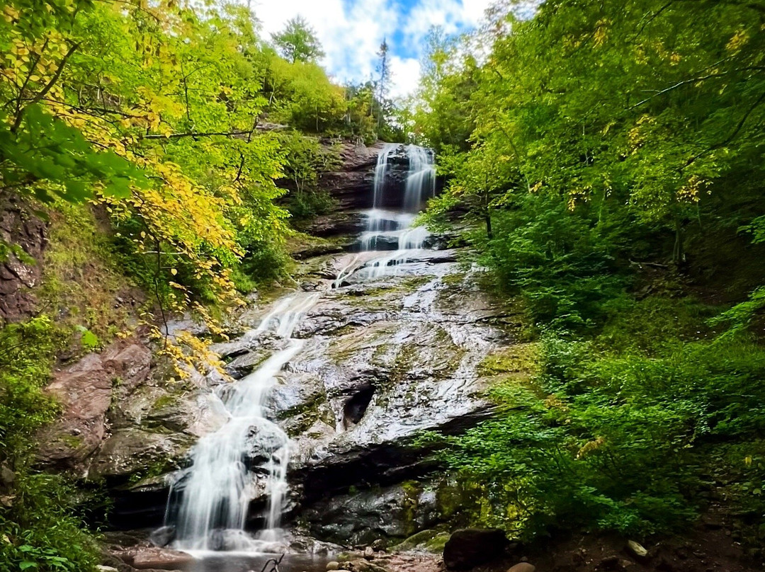 Beulach Ban Waterfall景点图片