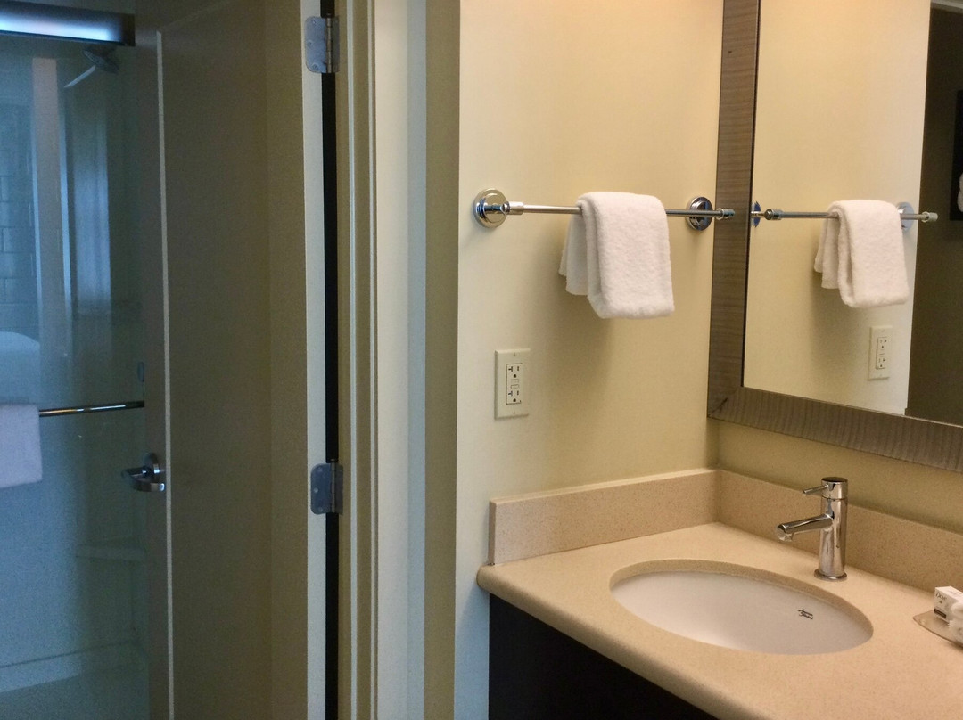 迈阿密机场北舒适套房酒店主图