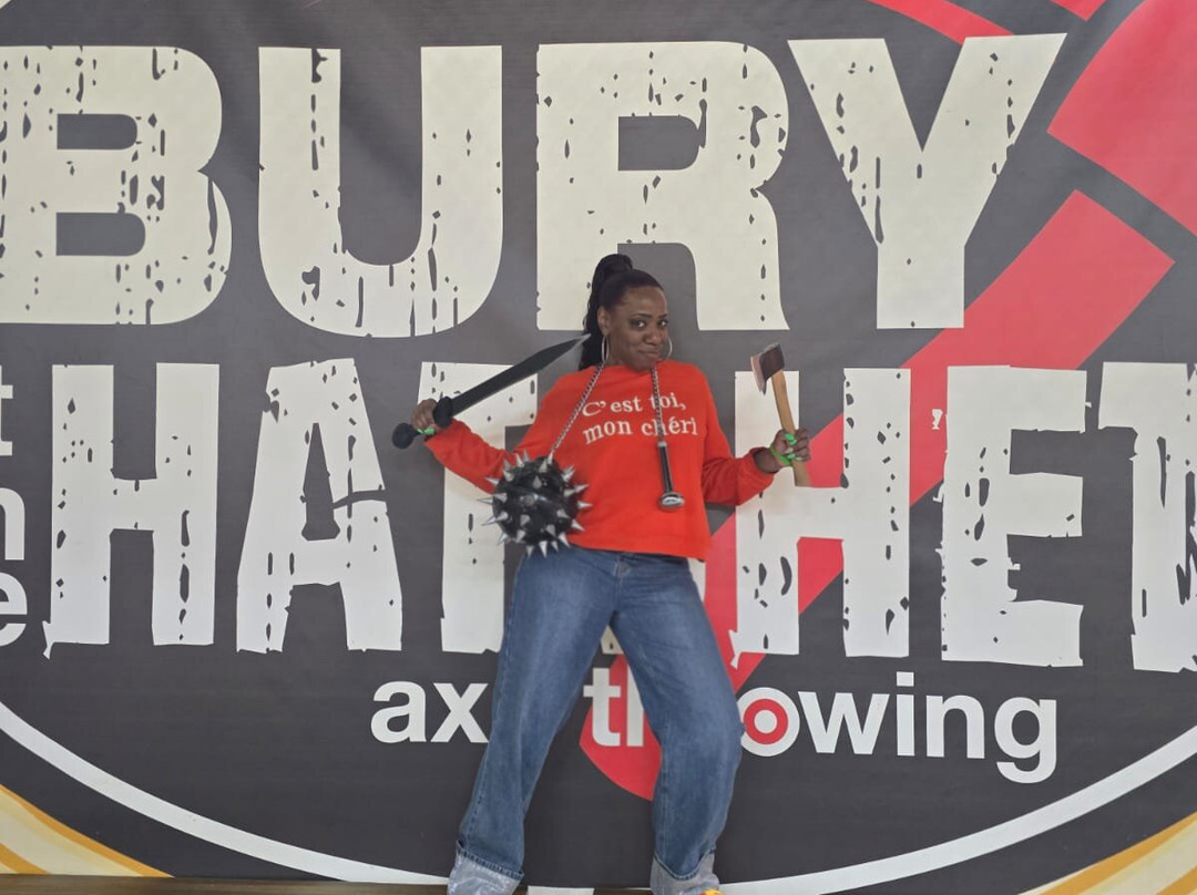 Bury The Hatchet Bloomfield - Axe Throwing-布卢姆菲尔德必去景点