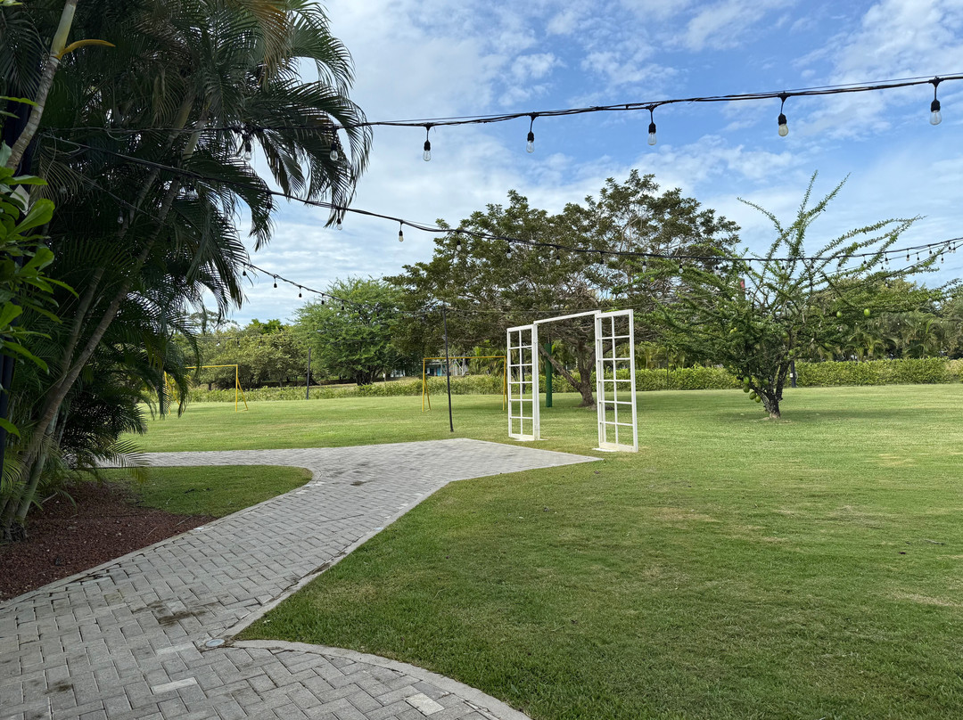 利比里亚机场希尔顿花园酒店主图