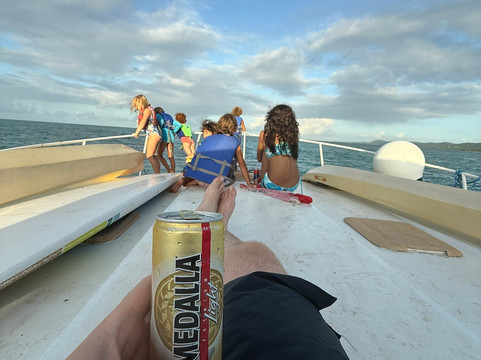 Nauti Mermaid Charters-维切克岛必去景点