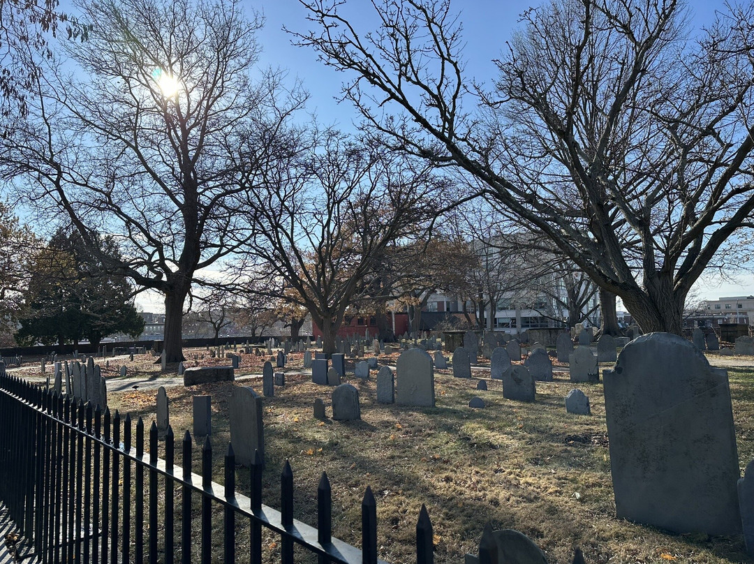Old Burying Point Cemetery景点图片