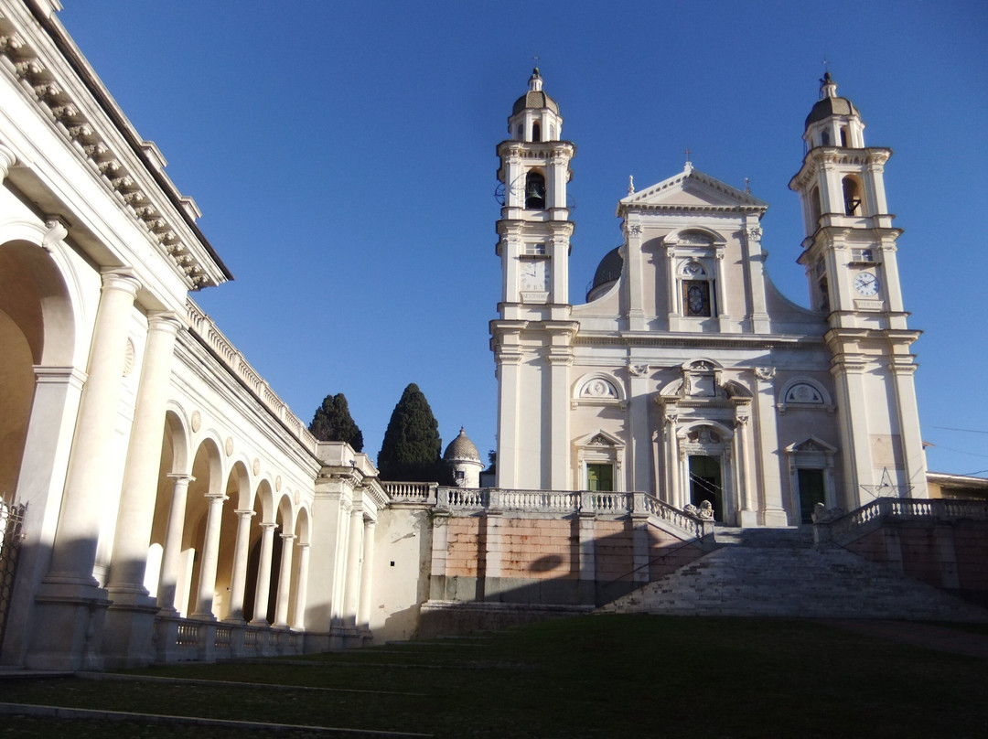 Basilica di Santo Stefano-拉瓦尼亚必去景点