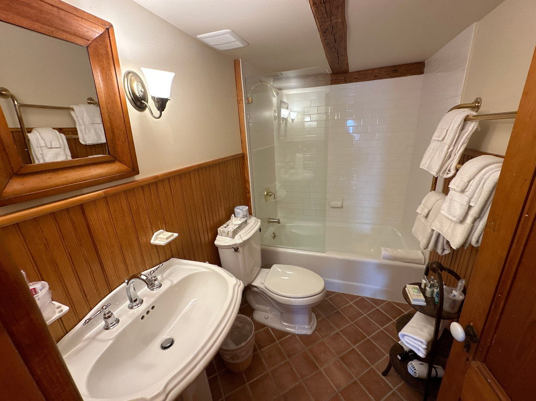 The 1708 House主图