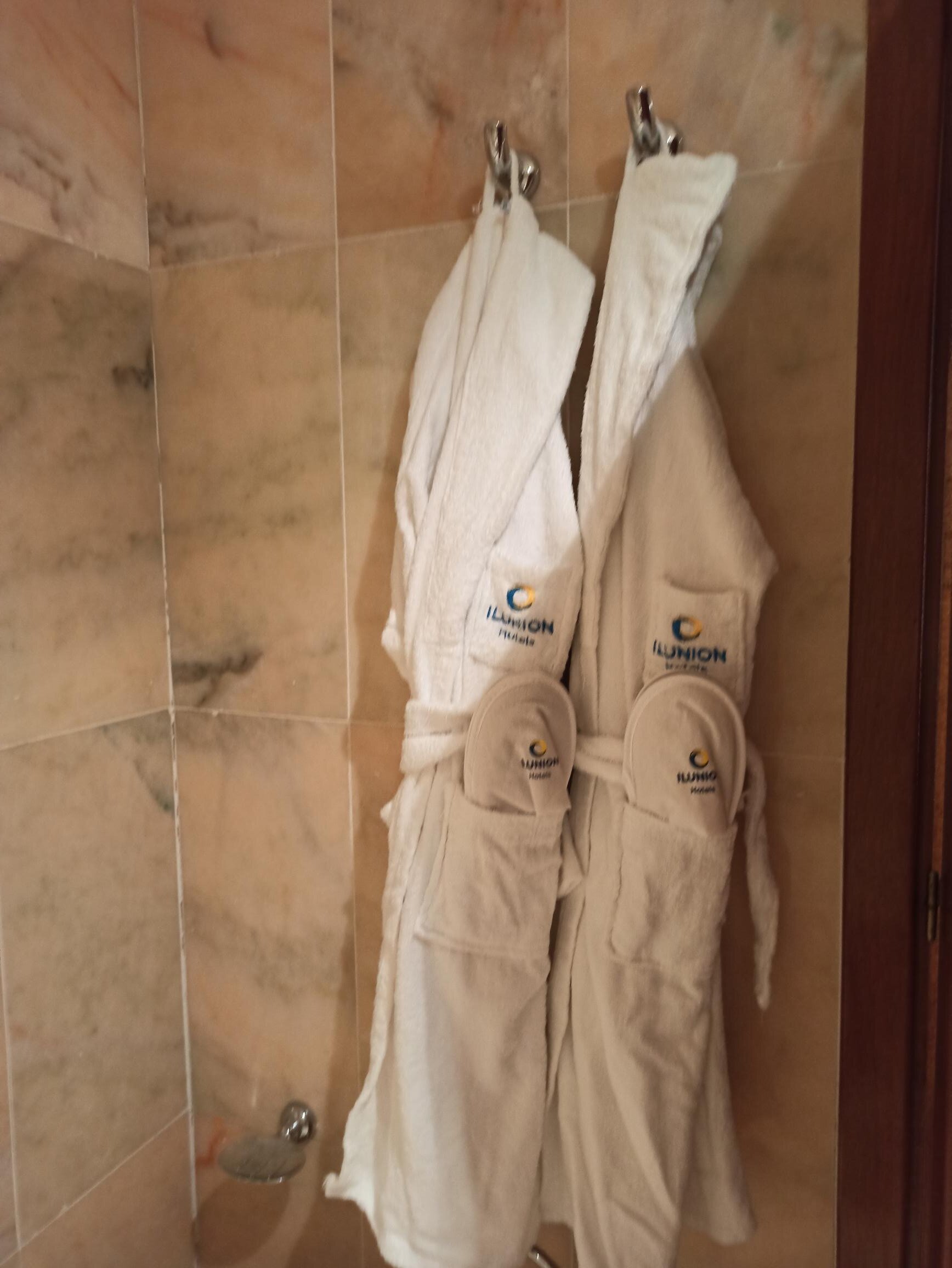 Hotel ILUNION Golf Badajoz-浴室