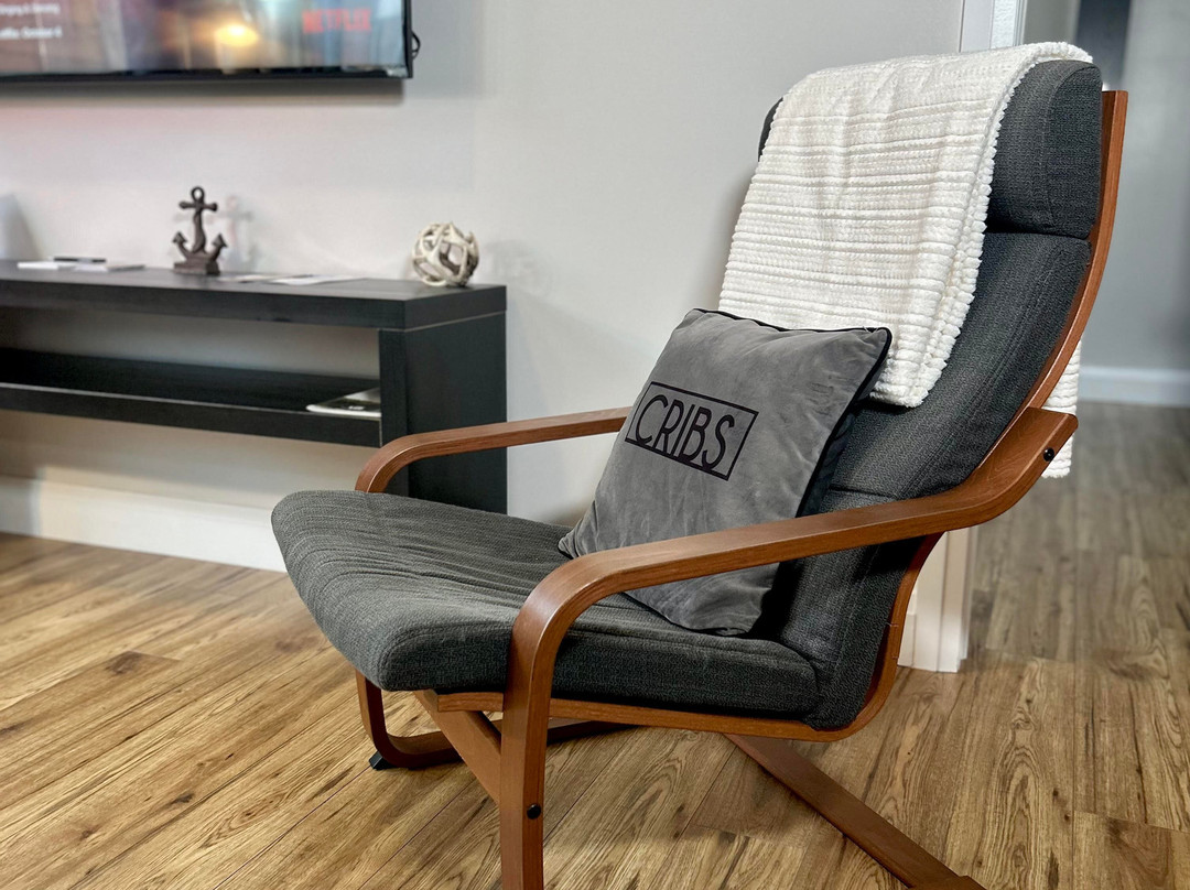 Cribs On The Hill主图