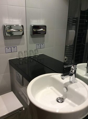 品质爱丁堡机场酒店主图