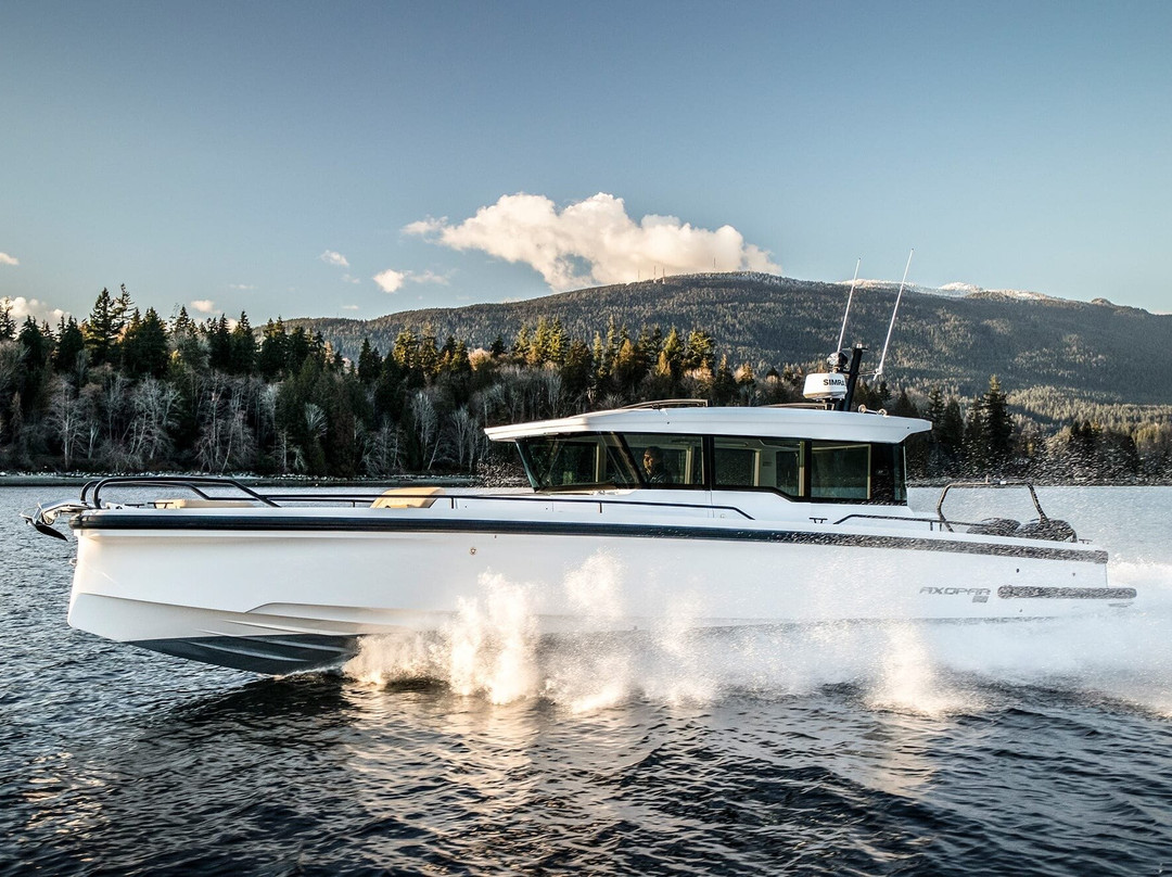 SeaEO Luxury Boat Charters