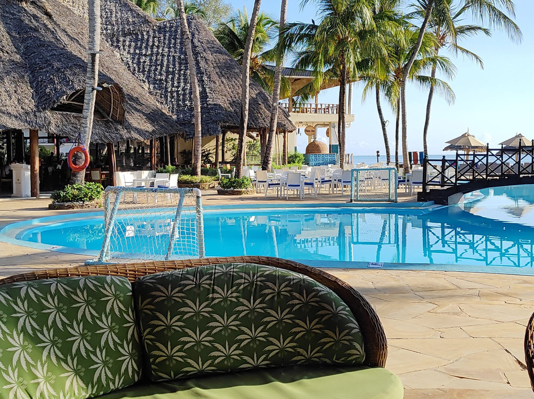 吉汶瓦海滩度假酒店主图