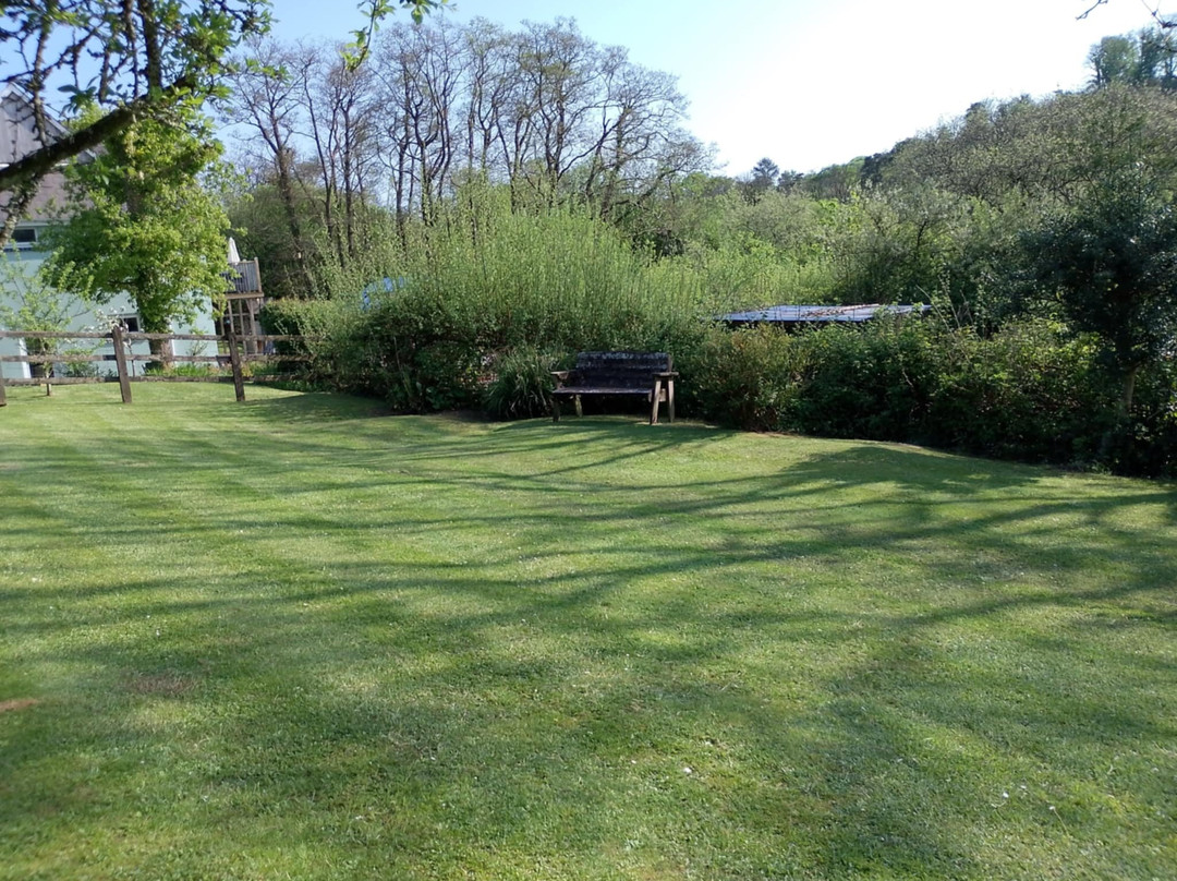 White Gate Caravan Park主图