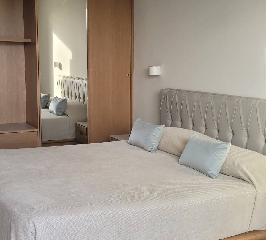 日出玉石酒店-限成人主图