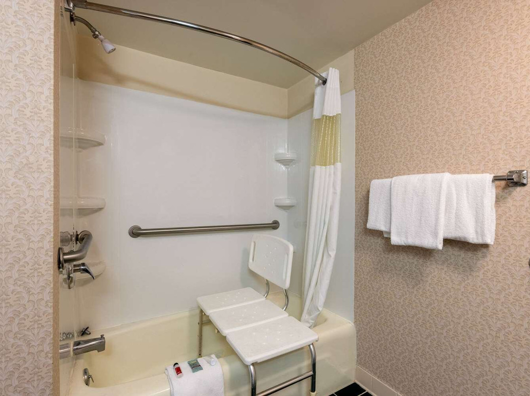 Howard Johnson Hotel & Conference Center by Wyndham Salem