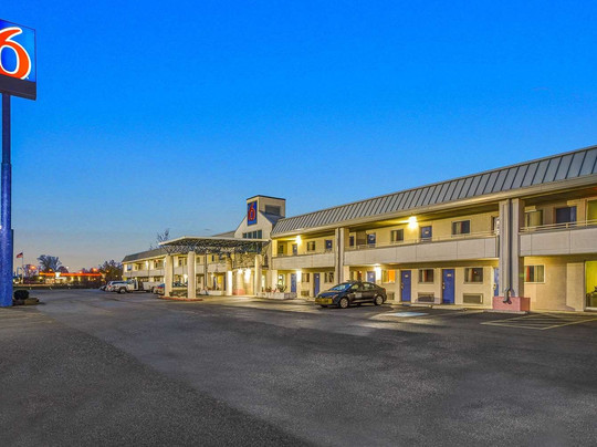 Grafton酒店住宿-Motel 6 Cleveland Intl Airport - N Ridgeville