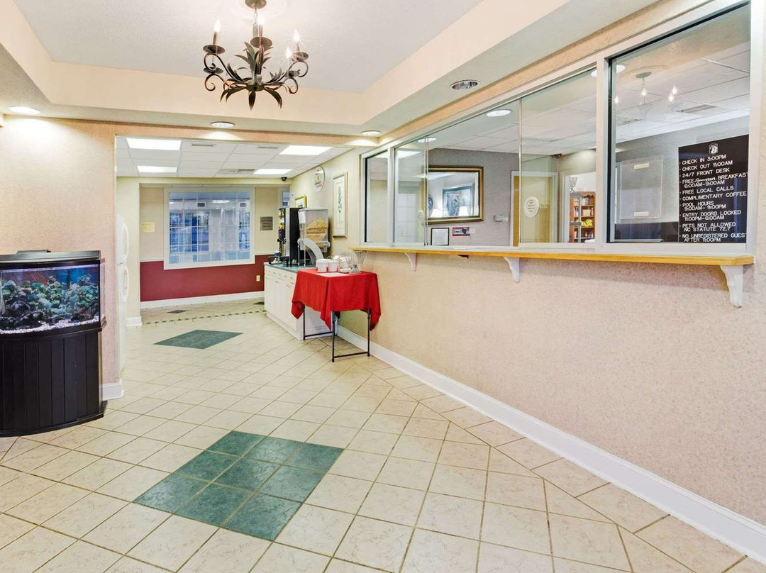 Super 8 by Wyndham Salisbury