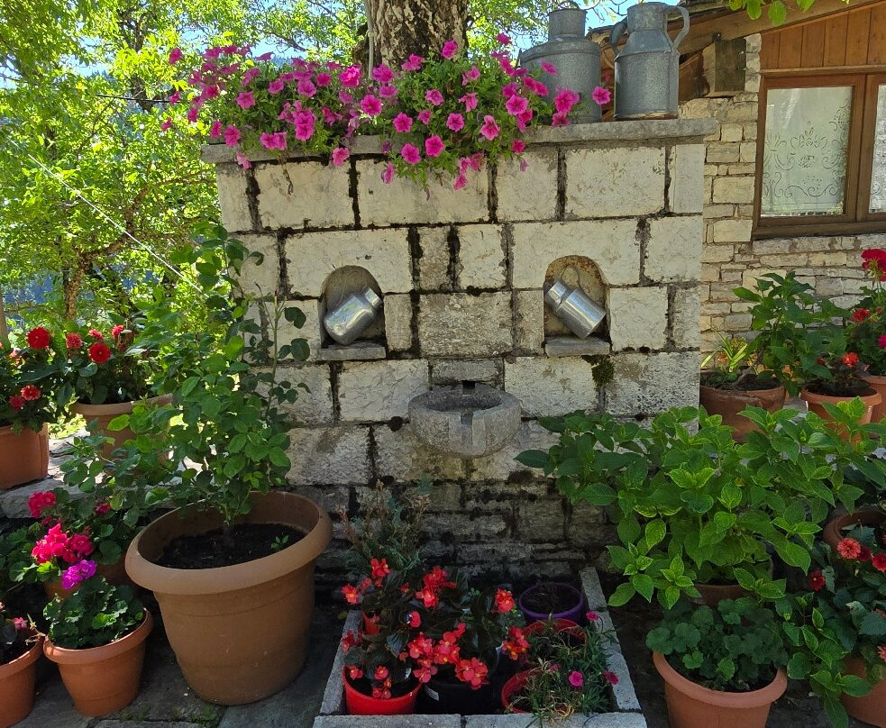 The Chatzigakis Manor主图