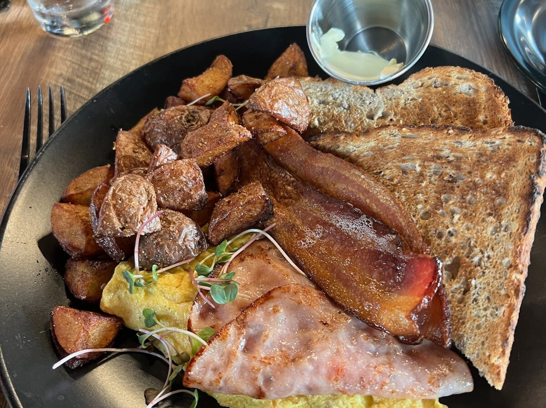 Common Grounds Cafe Lounge