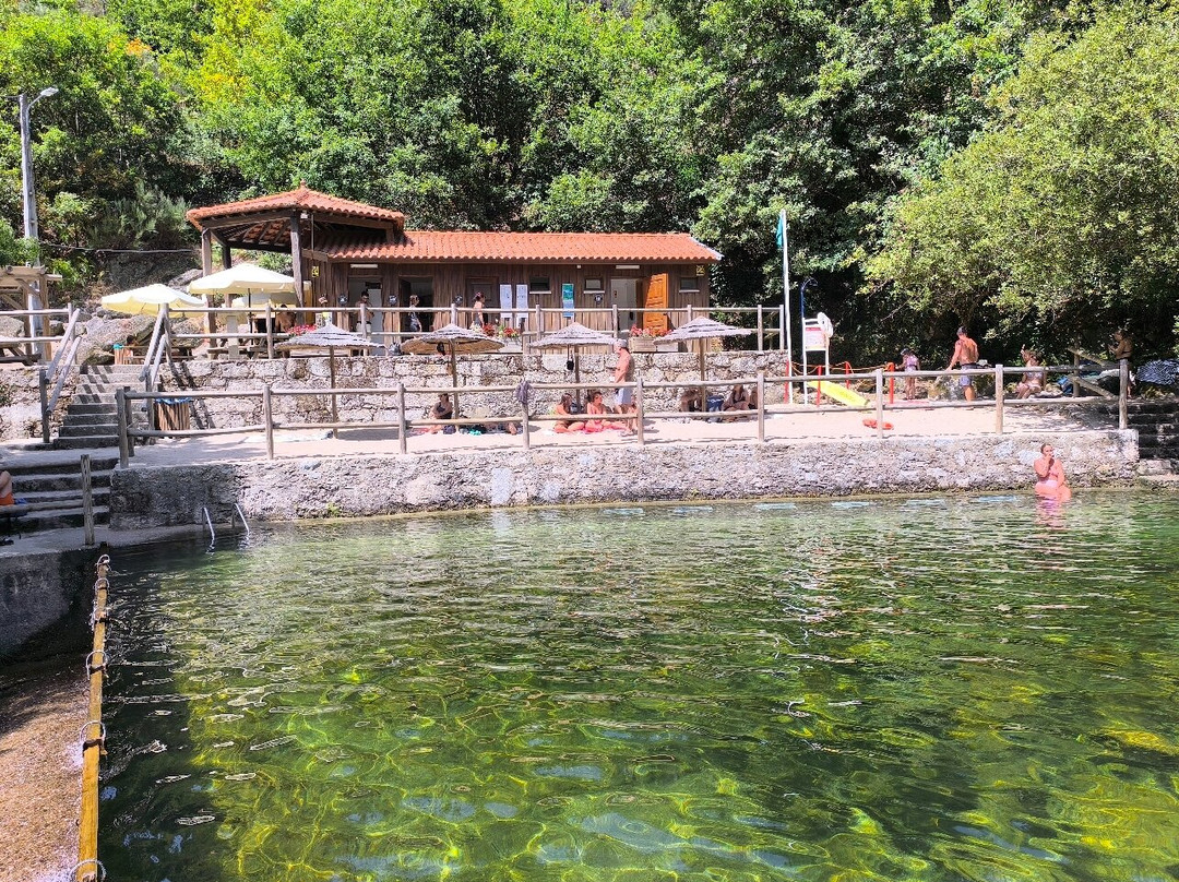 Praia Pluvial Lapa Dos Dinheiros-Lapa dos Dinheiros必去景点