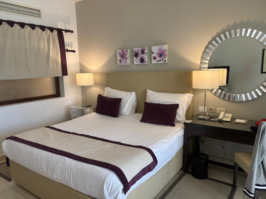 JAZ Elite Crystal, Almaza Bay主图