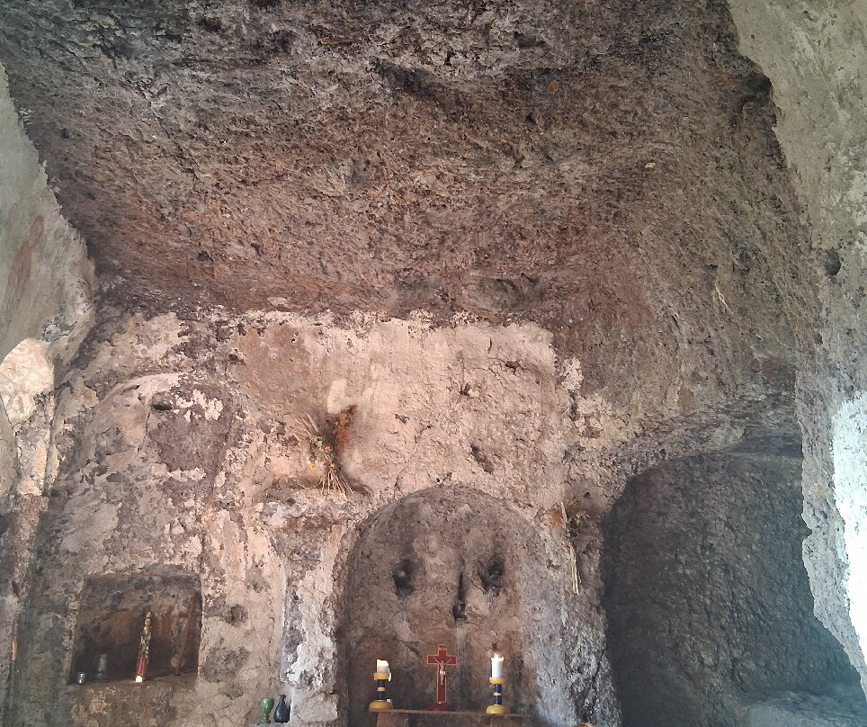 Site Troglodyte de Jonas - Forteresse médiévale et chapelle romane-Saint-Pierre-Colamine必去景点