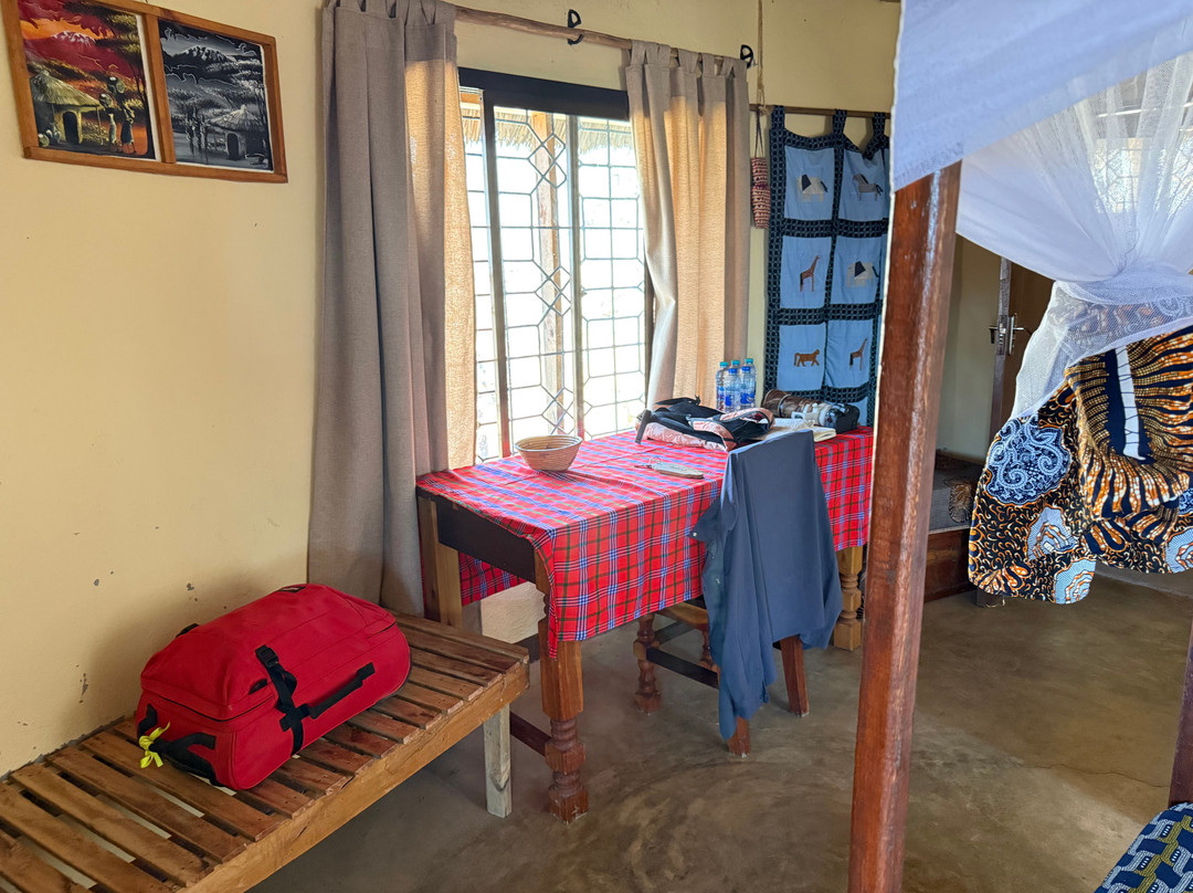 Ruaha Hilltop Lodge主图