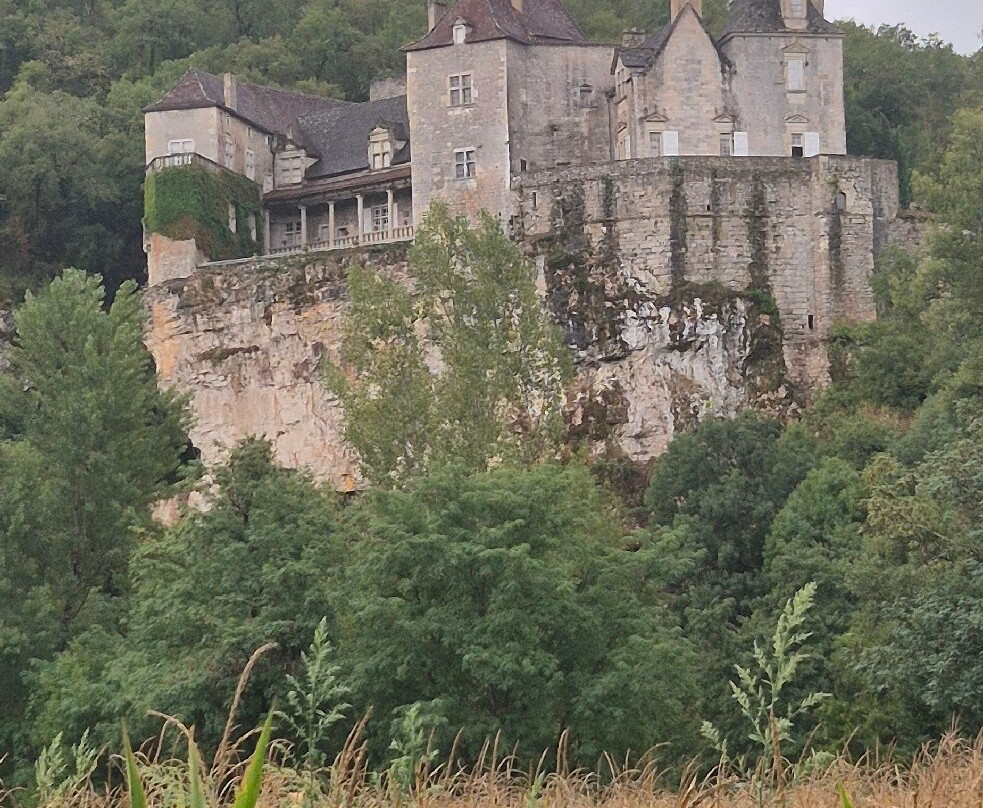 Chateau Cenevieres-Cenevieres必去景点