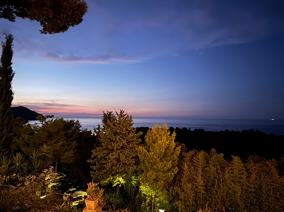 尹特那锡那里酒店主图