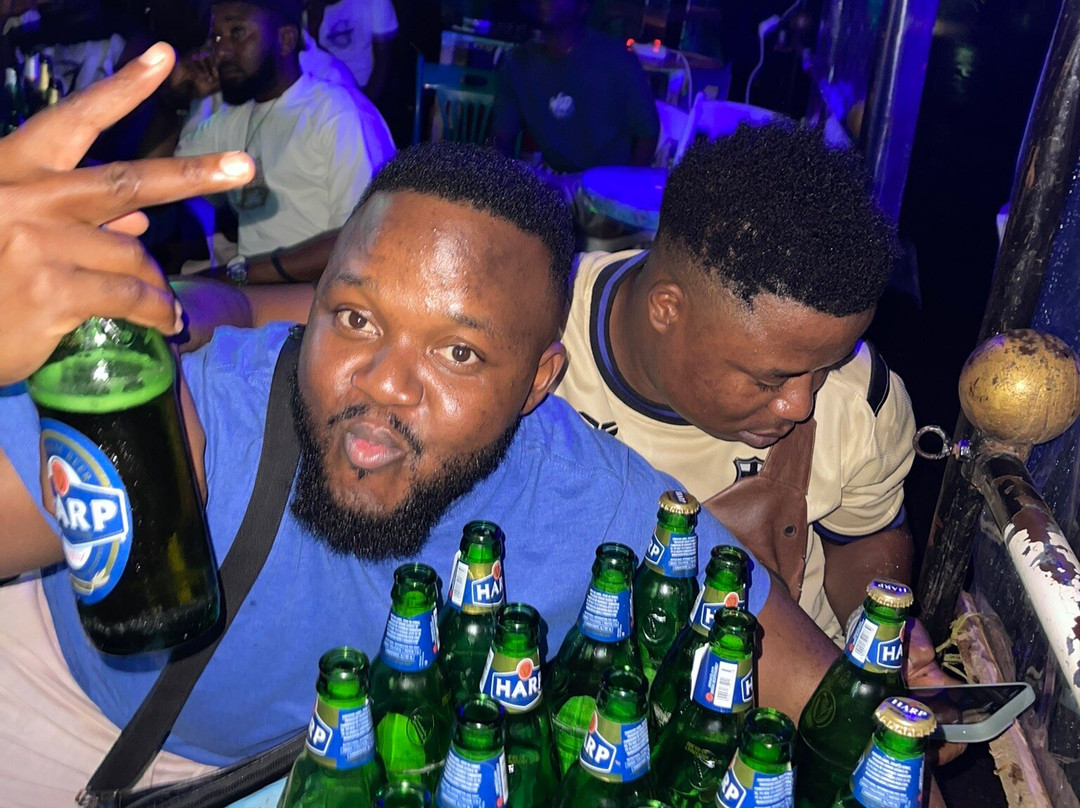 FLO'S EATERY and CHILL