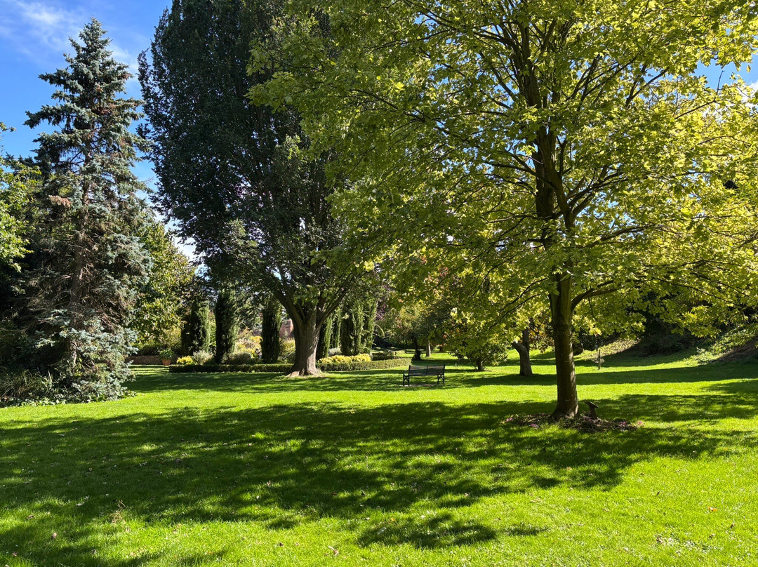 Bishop's Palace Gardens-奇切斯特必去景点