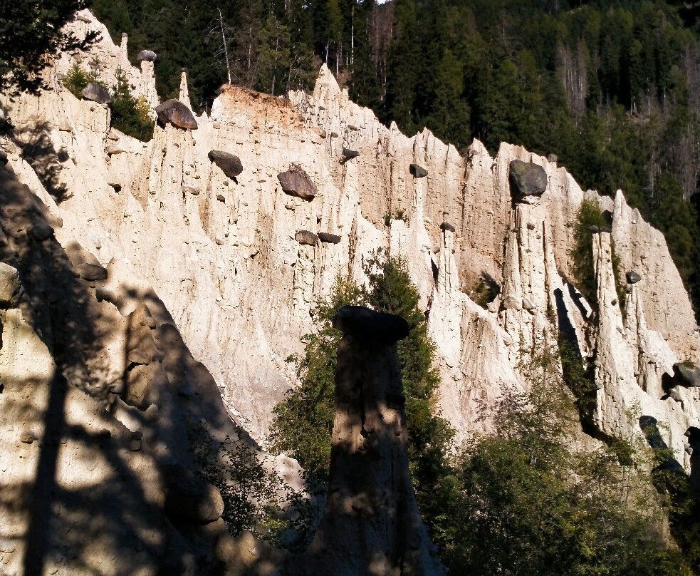 Piramidi di terra-Perca必去景点