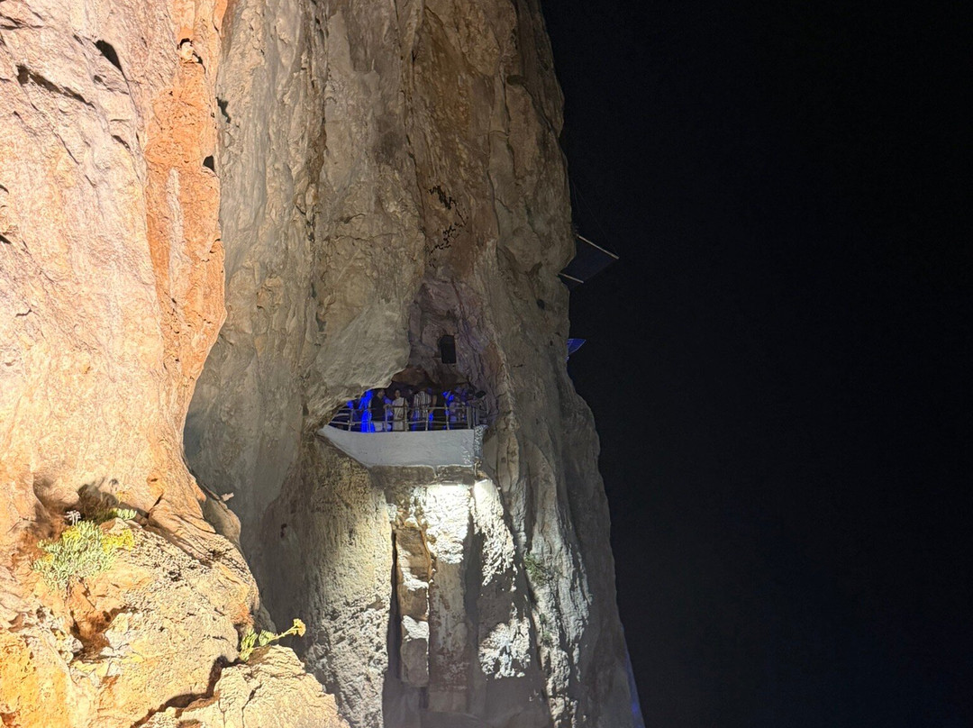 Cova D'En Xoroi-Cala en Porter必去景点