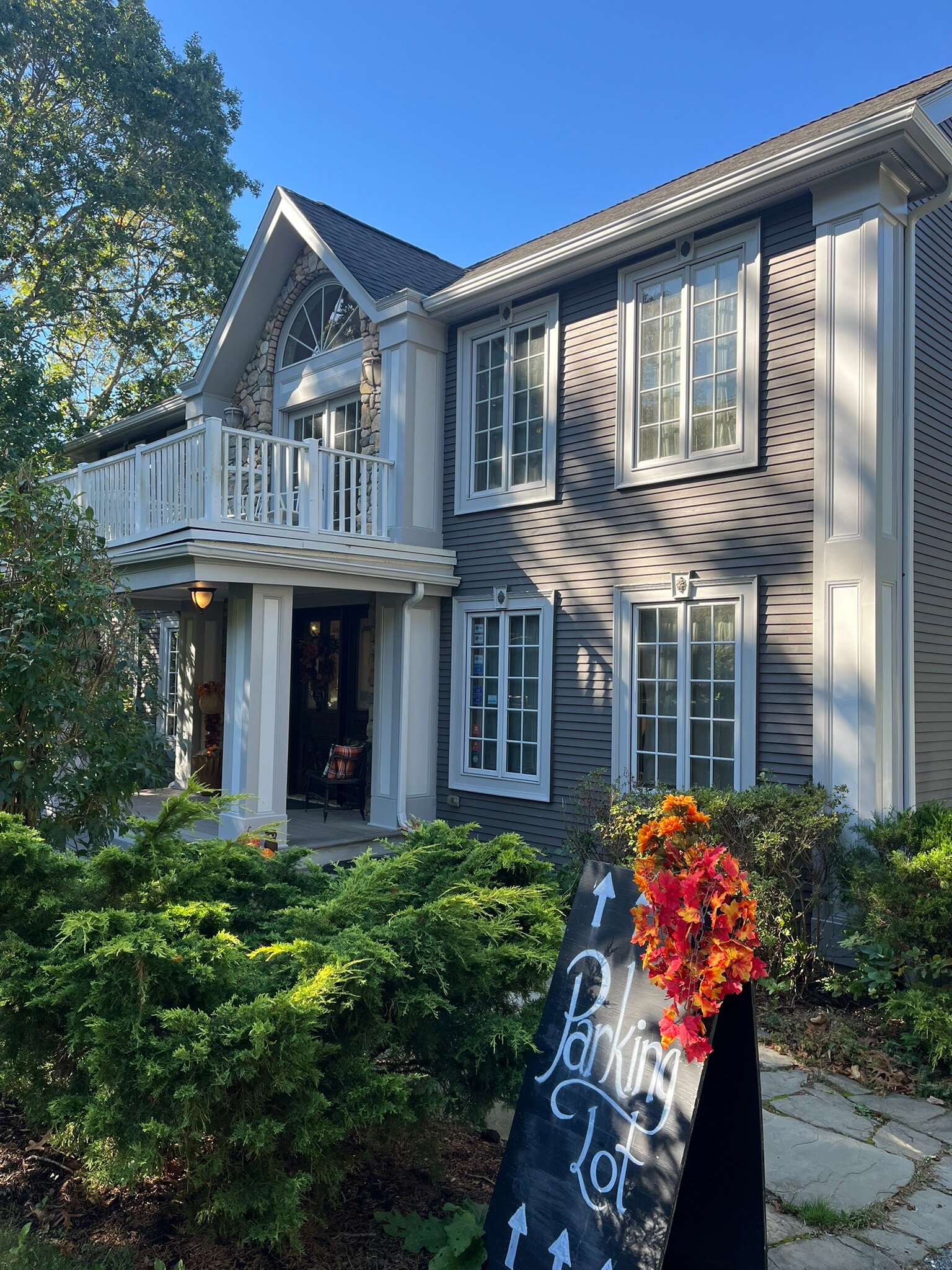 Frederick William House-官方