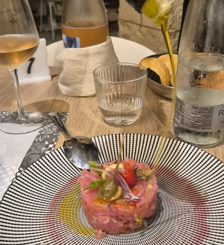 C'est La Vie Food & Drink