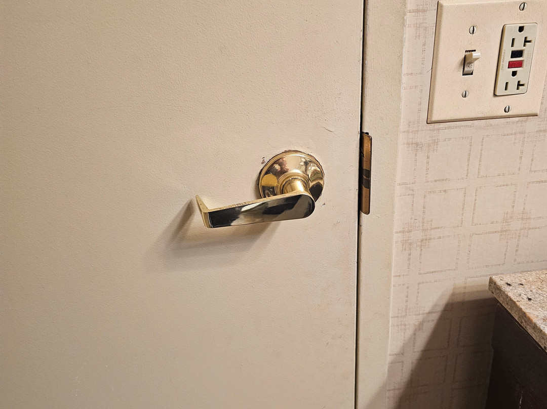 帕西波尼大使套房酒店主图