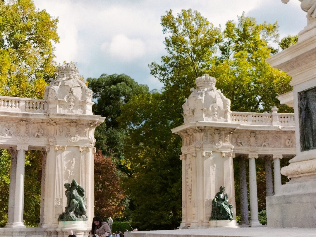 阿方索十二世国王纪念碑-马德里必去景点