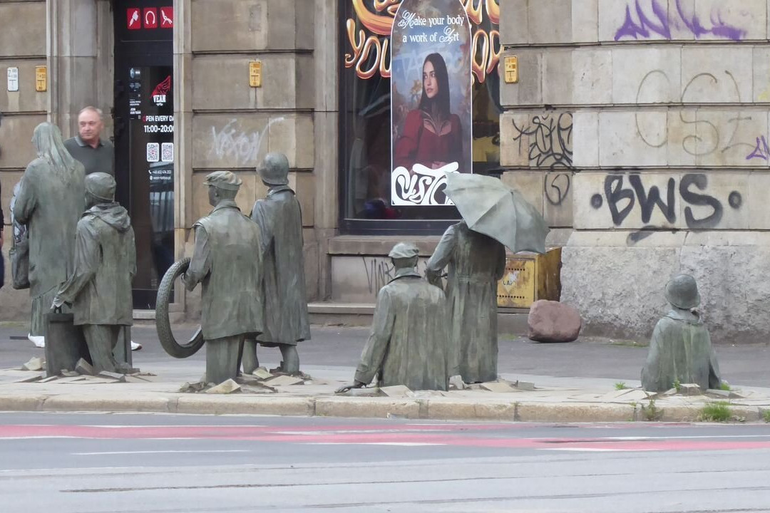 Monument to the Anonymous Passerby-弗罗茨瓦夫必去景点