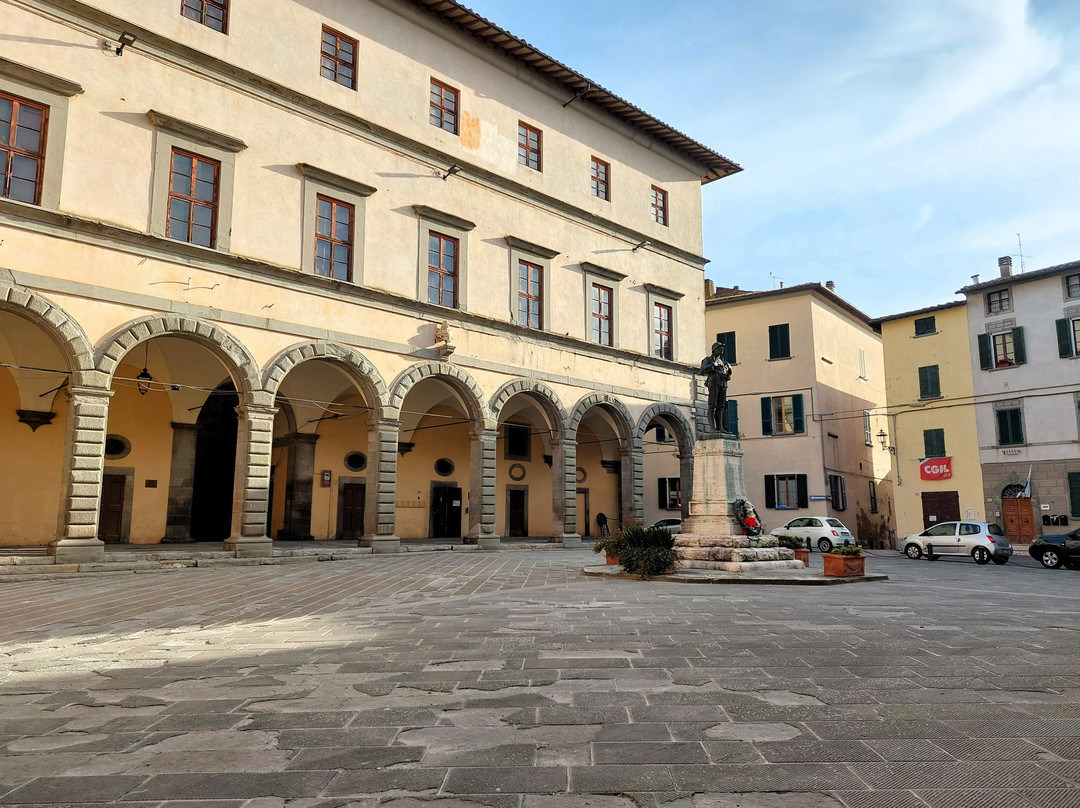 Piazza Cavour-Foiano della Chiana必去景点