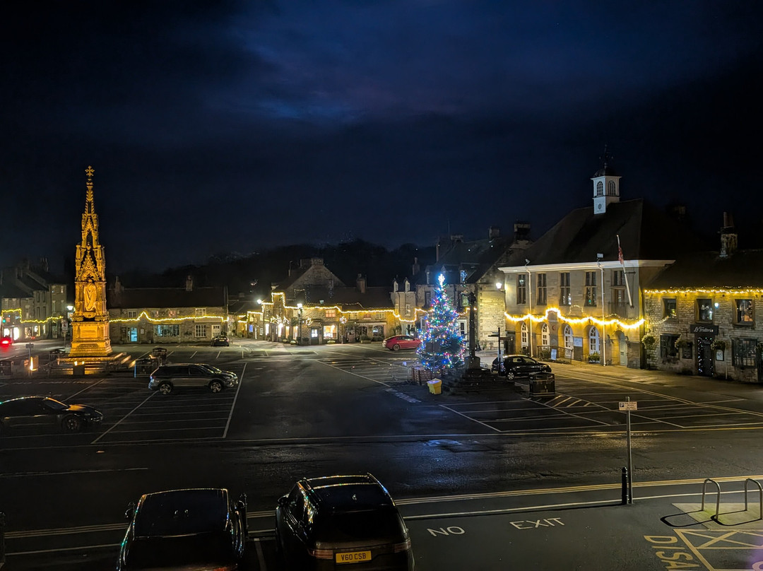 黑天鹅酒店主图