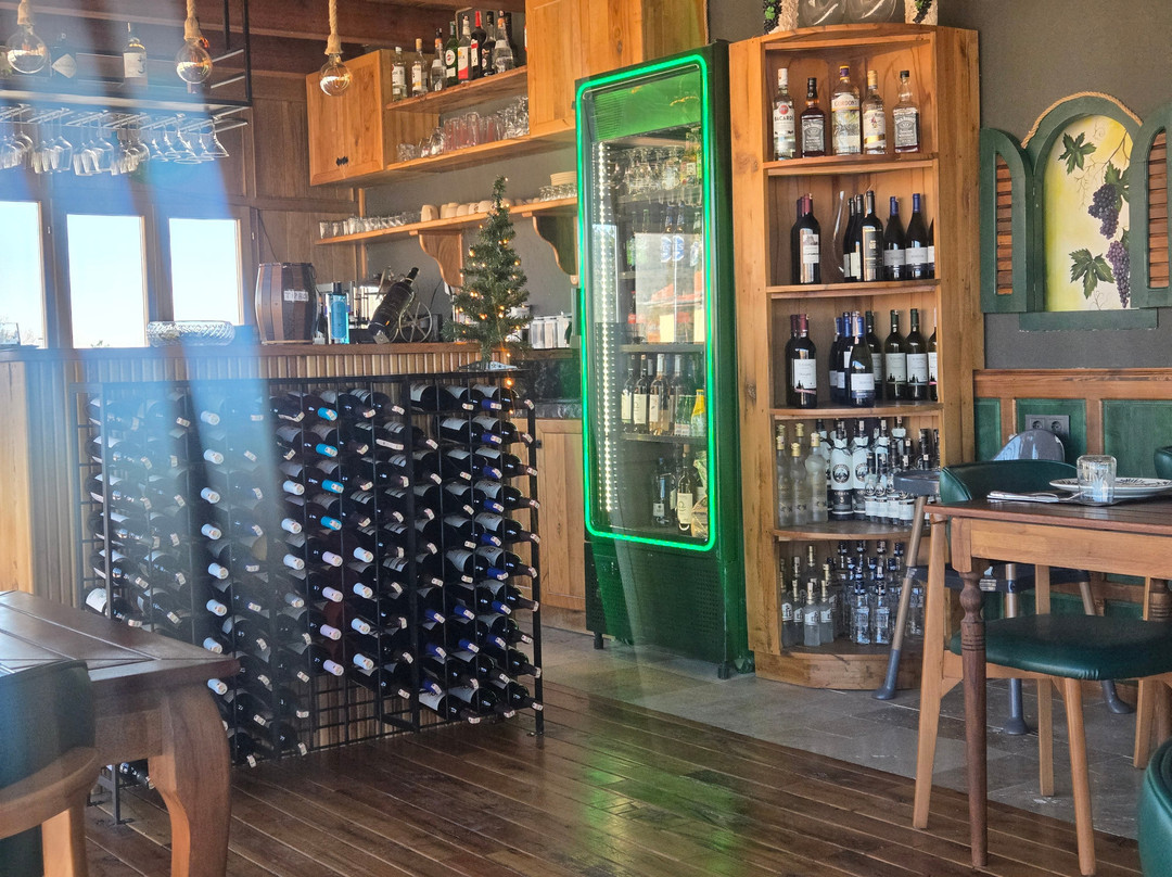 Wood Mood Restaurant & Lounge